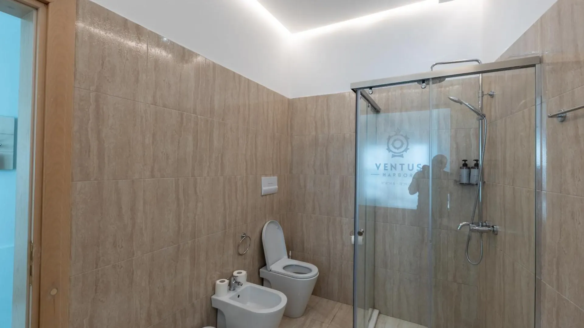 Ventus Harbor Hotel Durres 4*,